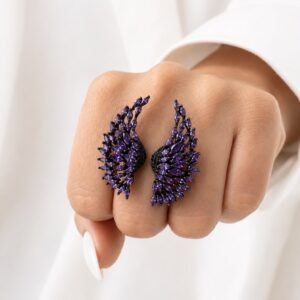 ANILLO DE PLATA RODINADA EN NEGRO MODELO ALAS VIOLETA