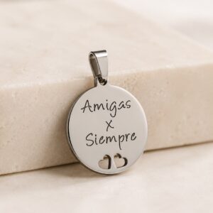 DIJE DE ACERO CON FRASE "AMIGAS POR SIEMPRE"