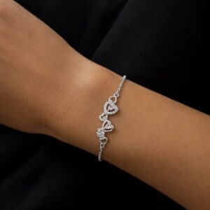 PULSERA DE ACERO BLANCO MODELO CORAZONES