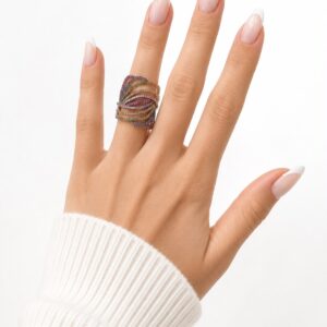 ANILLO DE PLATA RODINADA MODELO ANCHO CALADO CON PIEDRAS MULTICOLOR