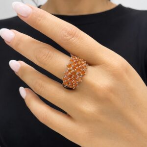ANILLO DE PLATA RODINADA MODELO CON PIEDRAS COLOR NARANJA
