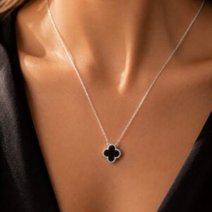 CONJUNTO DE PLATA RODINADA MODELO TREBOL NEGRO