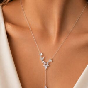 CORBATERO DE PLATA RODINADA MODELO MARIPOSA CON FLOR Y PIEDRA