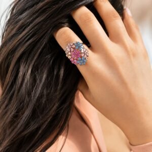 ANILLO DE PLATA RODINADA MODELO FLORES CON PIEDRAS EN MULTICOLOR