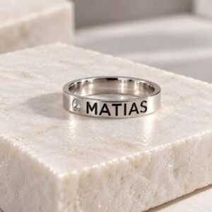 ANILLO DE PLATA PERSONALIZADO CON NOMBRE MATIAS Y PIEDRA BLANCA