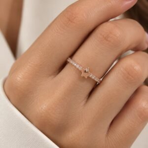 ANILLO DE PLATA RODINADA EN ROSE MODELO MEDIO SIN FIN CON ESTREALLA