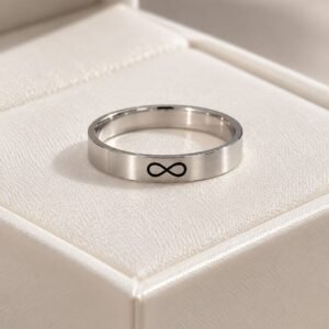 ANILLO DE PLATA MODELO CON INFINITO GRABADO