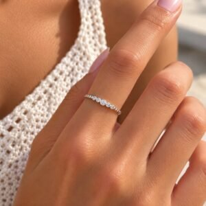 ANILLO DE PLATA MODELO CON PIEDRAS CENTRALES